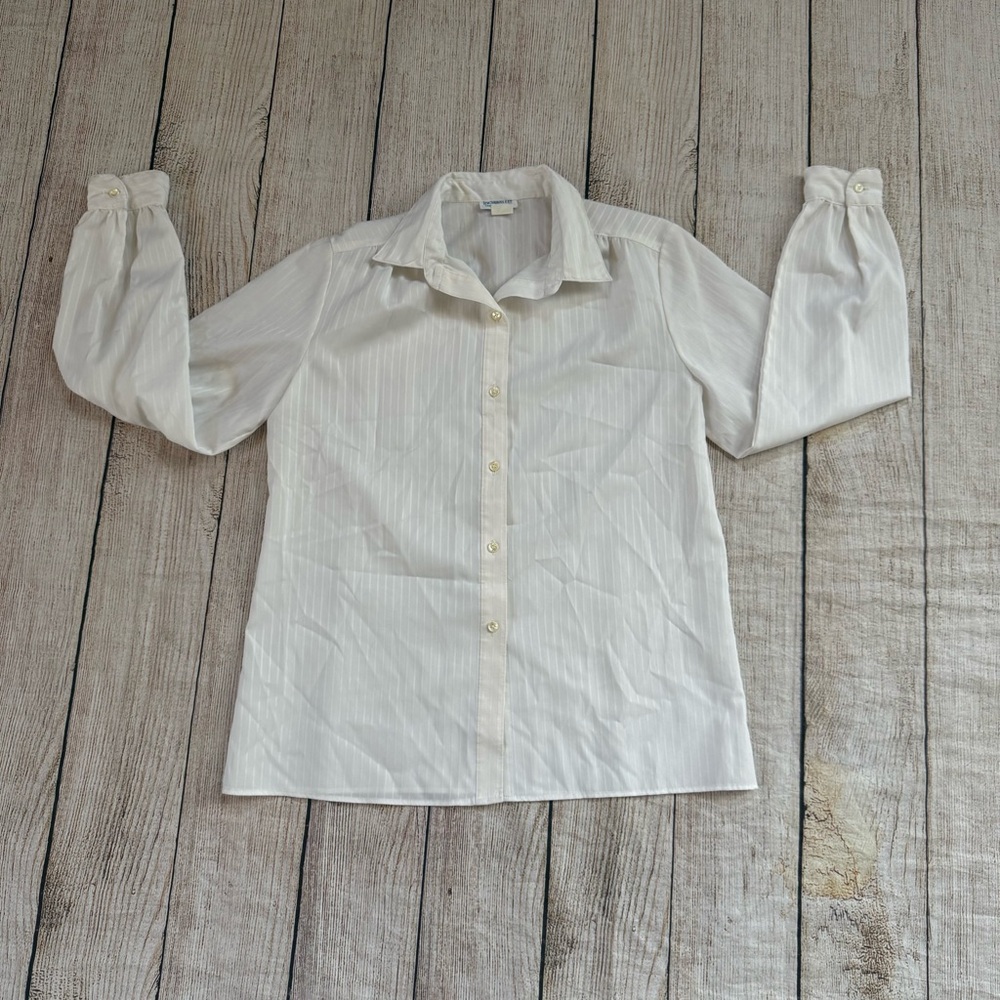 Vintage Levi Strauss & Co white pinstripe collared button long sleeve shirt